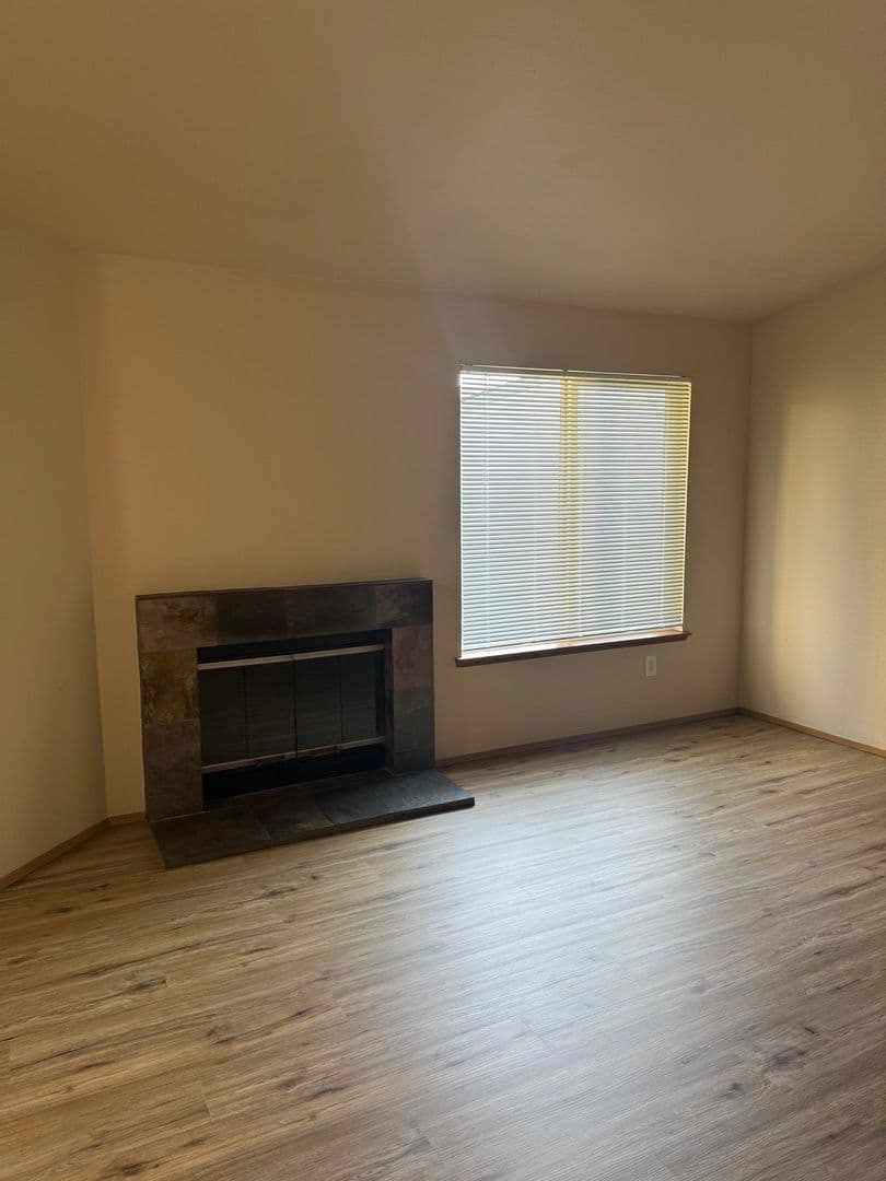 Lakewood Apartment: 8720 58th Ave SW