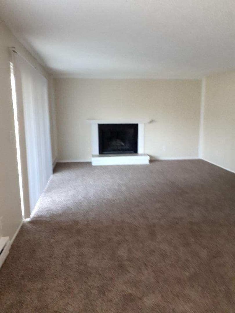 University Place Apartment: 2722C Crystal Springs Rd West
