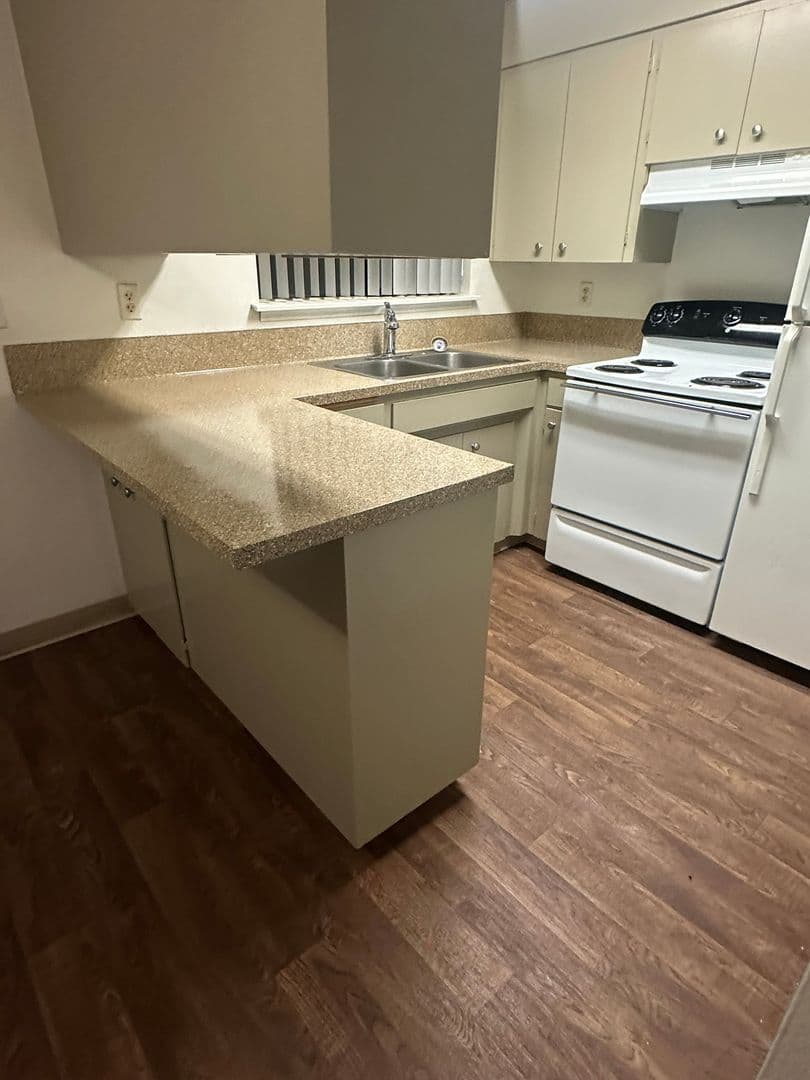 Steilacoom Apartment: 3012 Steilacoom Blvd