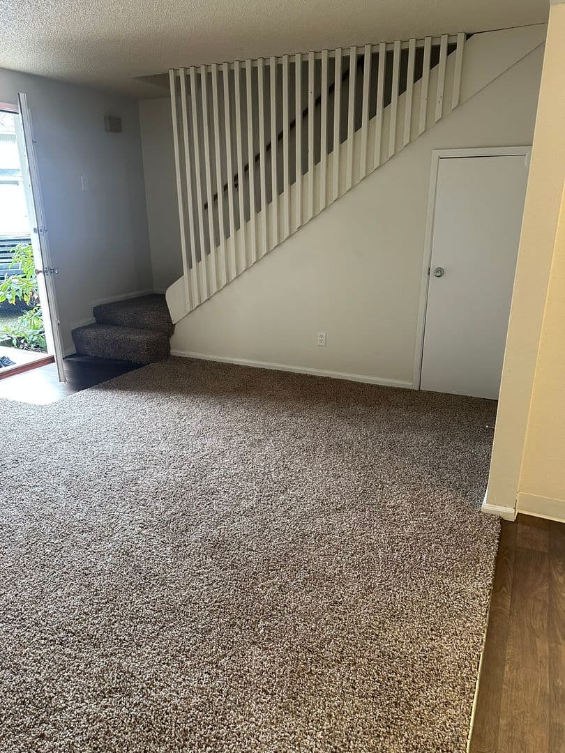 Steilacoom Apartment: 3012 Steilacoom Blvd