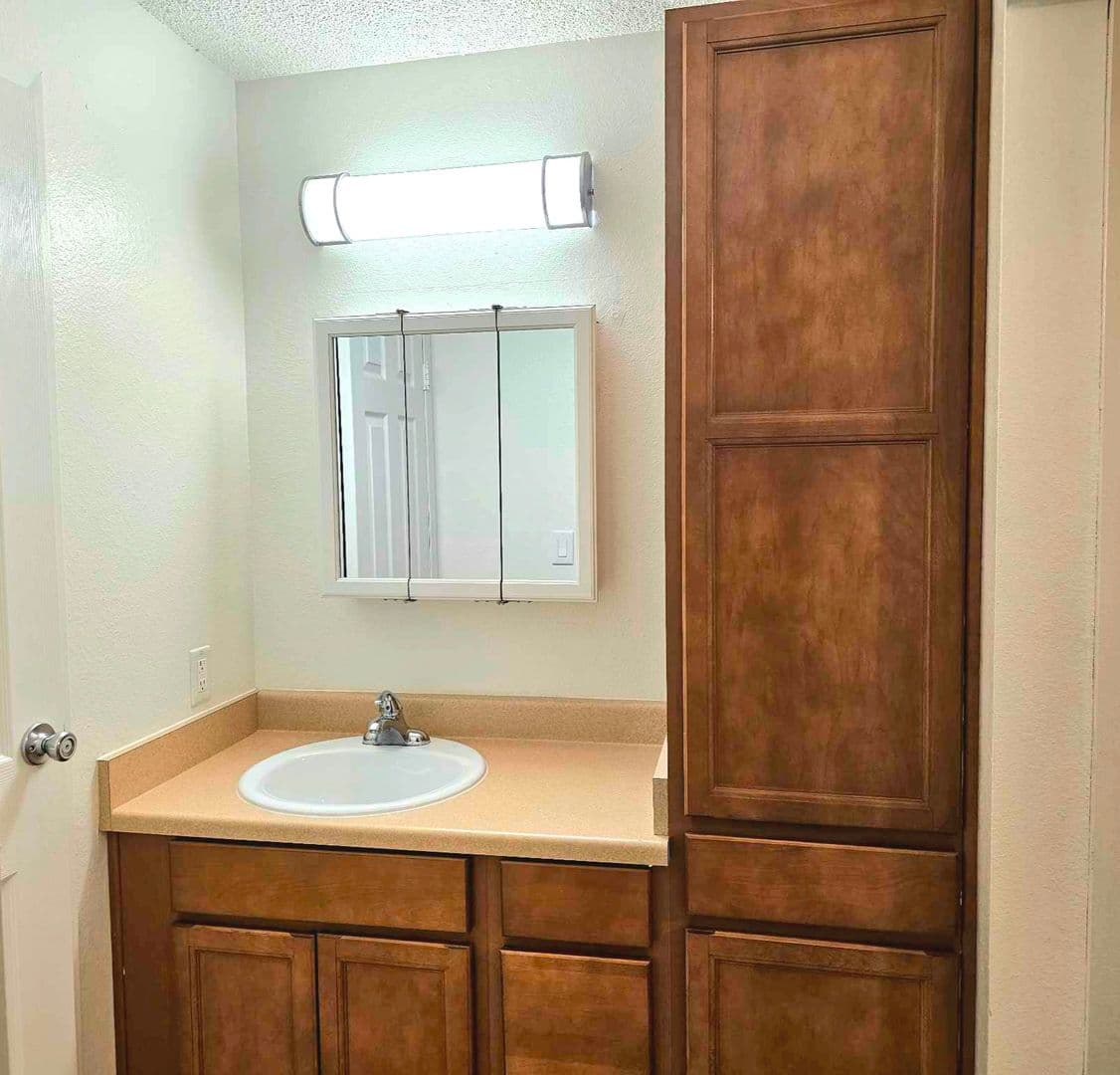 Lakewood Apartment: 7427 Lakewood Dr W