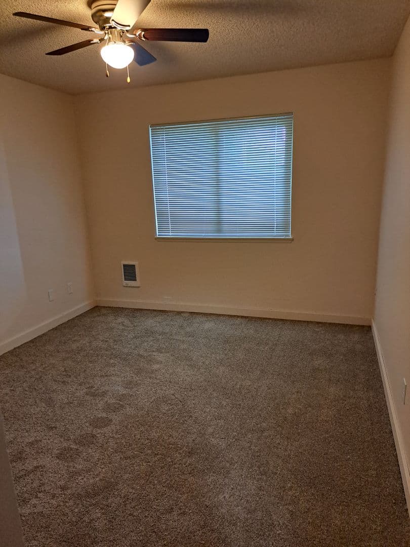 Tacoma Apartment: 5716 N 33rd Street