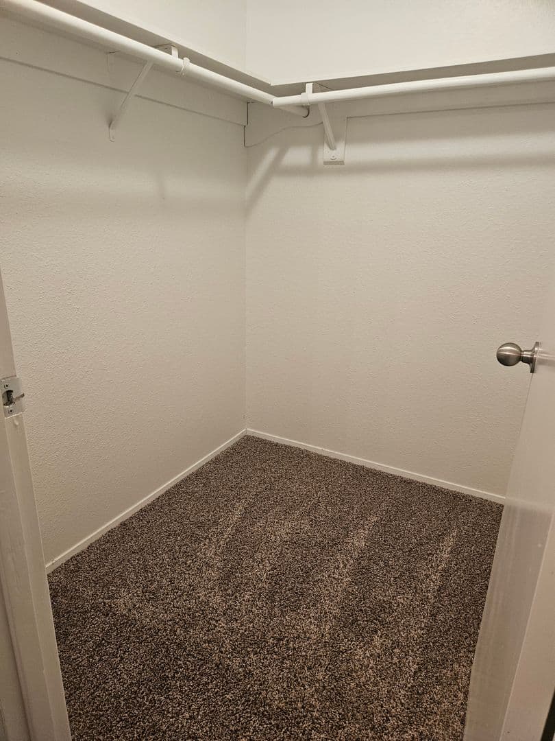 Lakewood Apartment: 7427 Lakewood Dr W