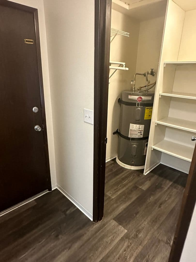 Steilacoom Apartment: 3022 Steilacoom Blvd SW
