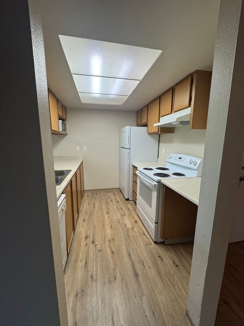 Lakewood Apartment: 8720 58th Ave SW
