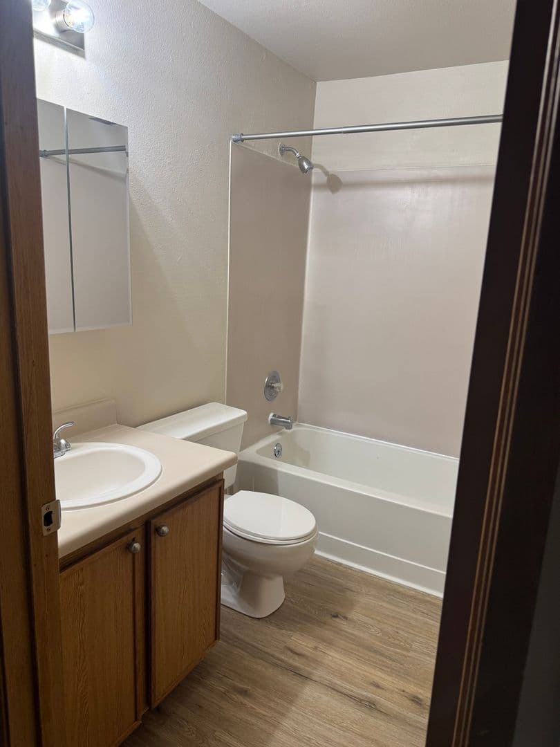 Lakewood Apartment: 8720 58th Ave SW