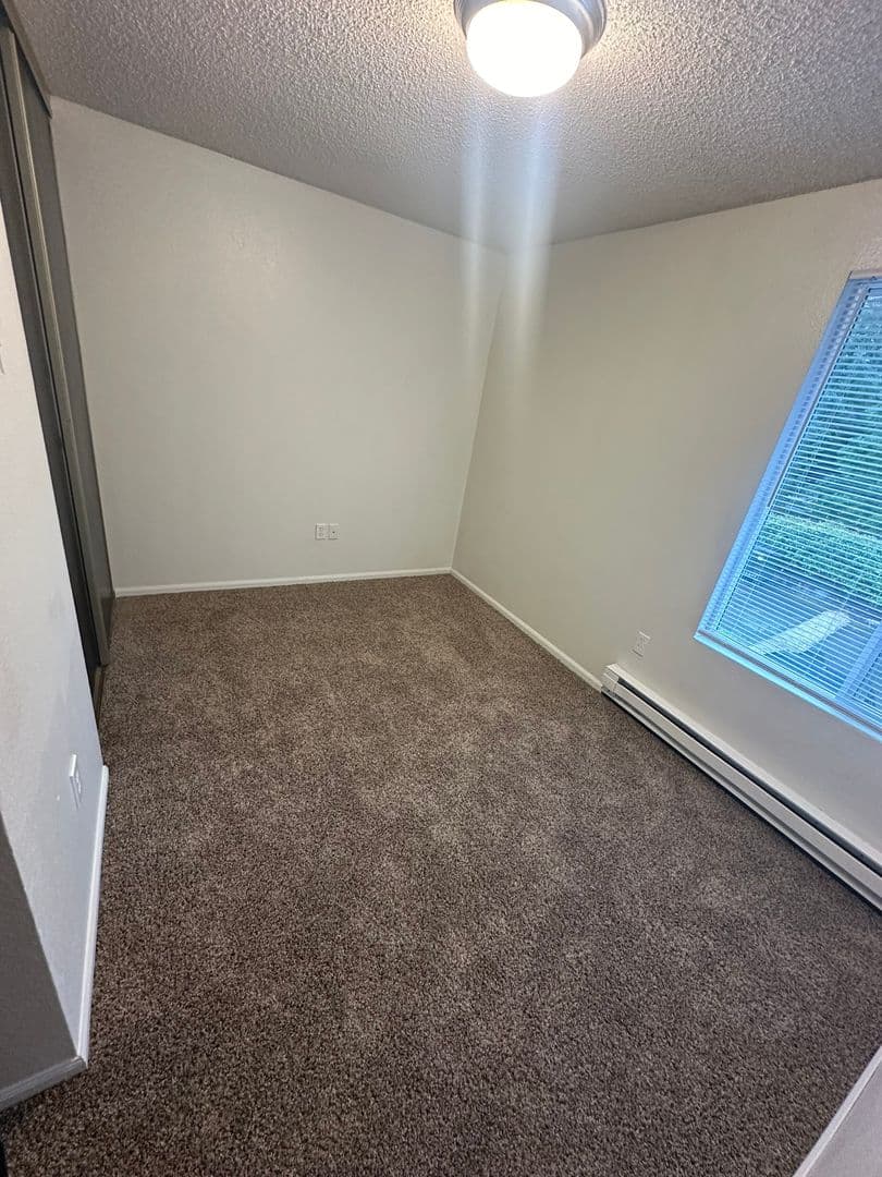 Steilacoom Apartment: 3022 Steilacoom Blvd SW