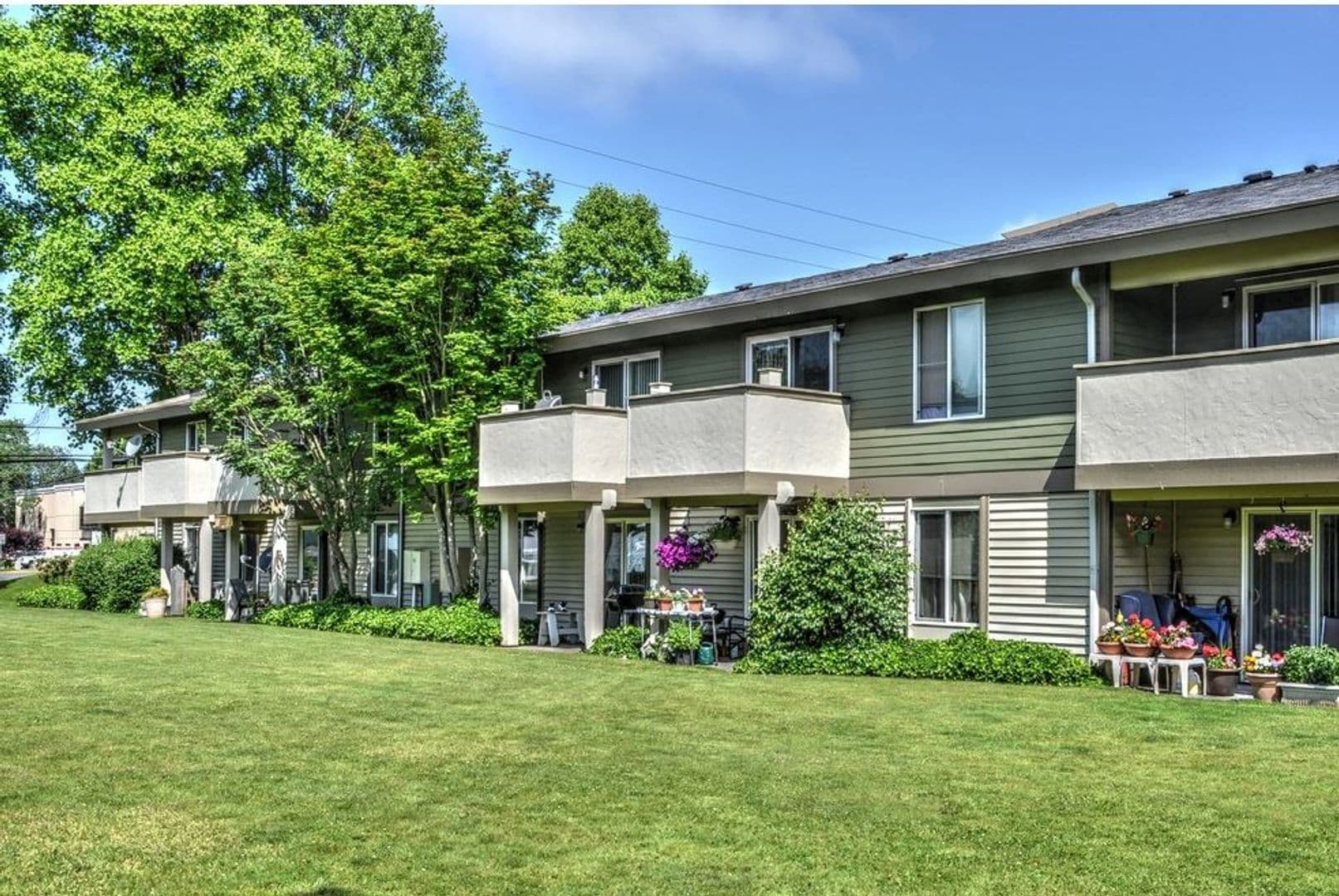 Lakewood Apartment: 7427 Lakewood Dr W