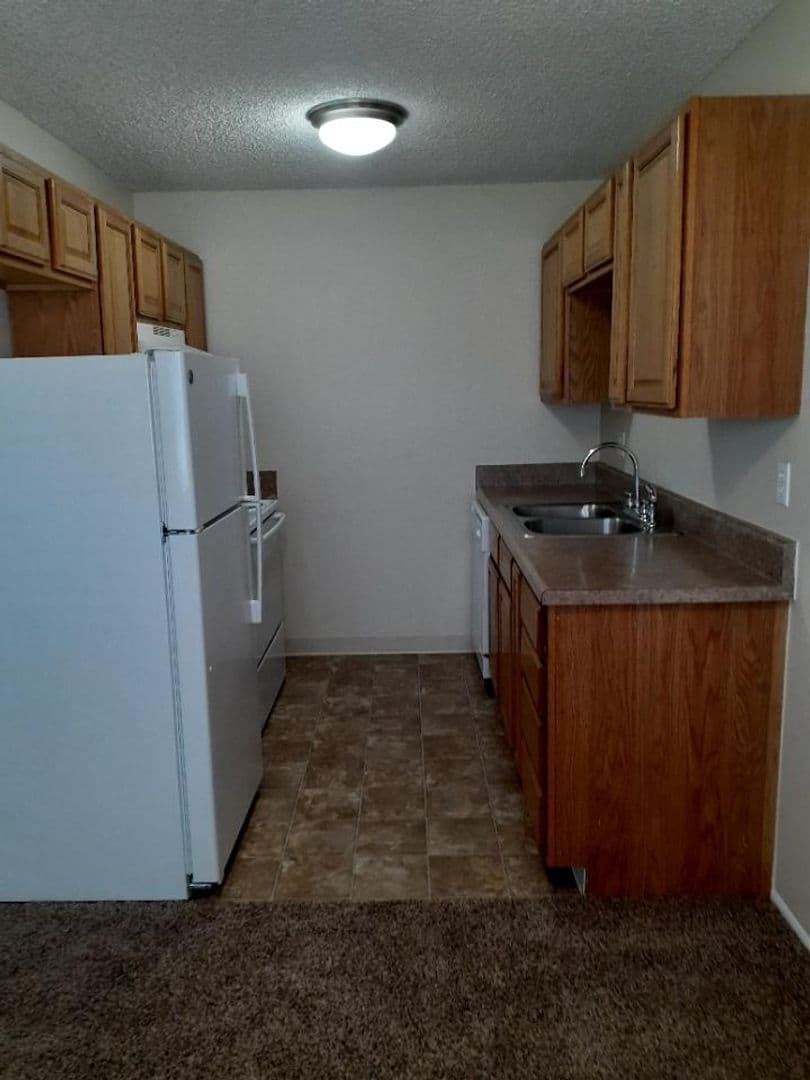 University Place Apartment: 2722C Crystal Springs Rd West