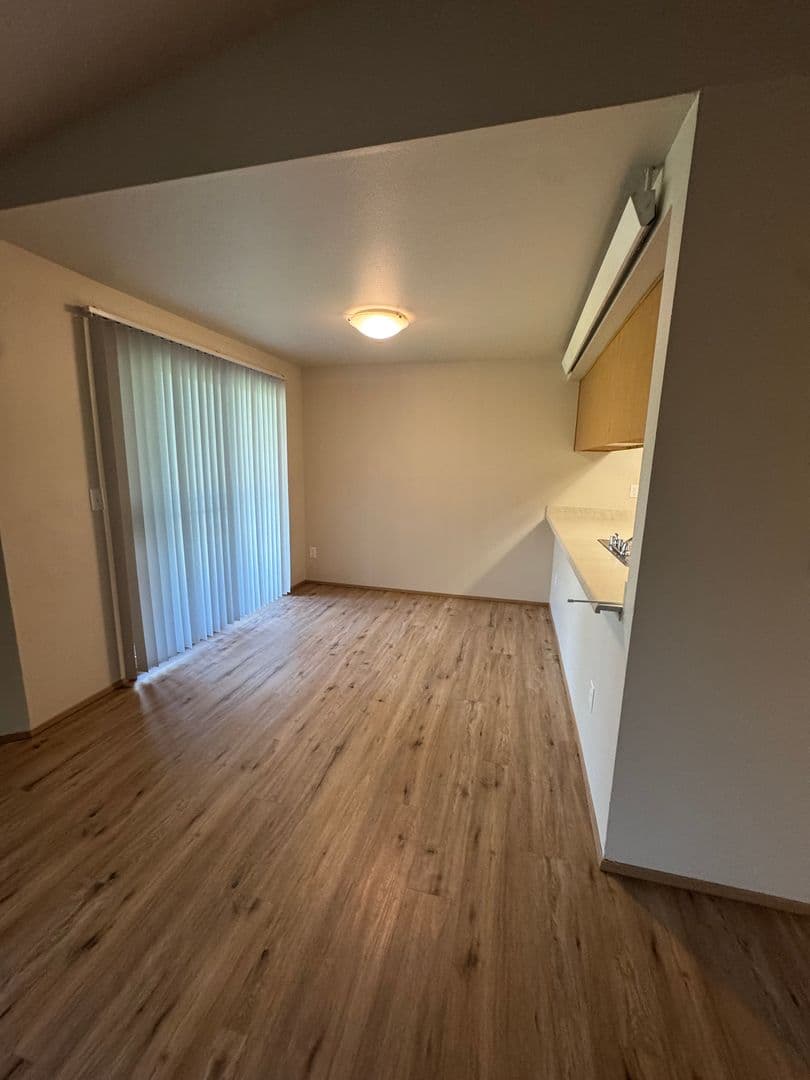 Lakewood Apartment: 8720 58th Ave SW