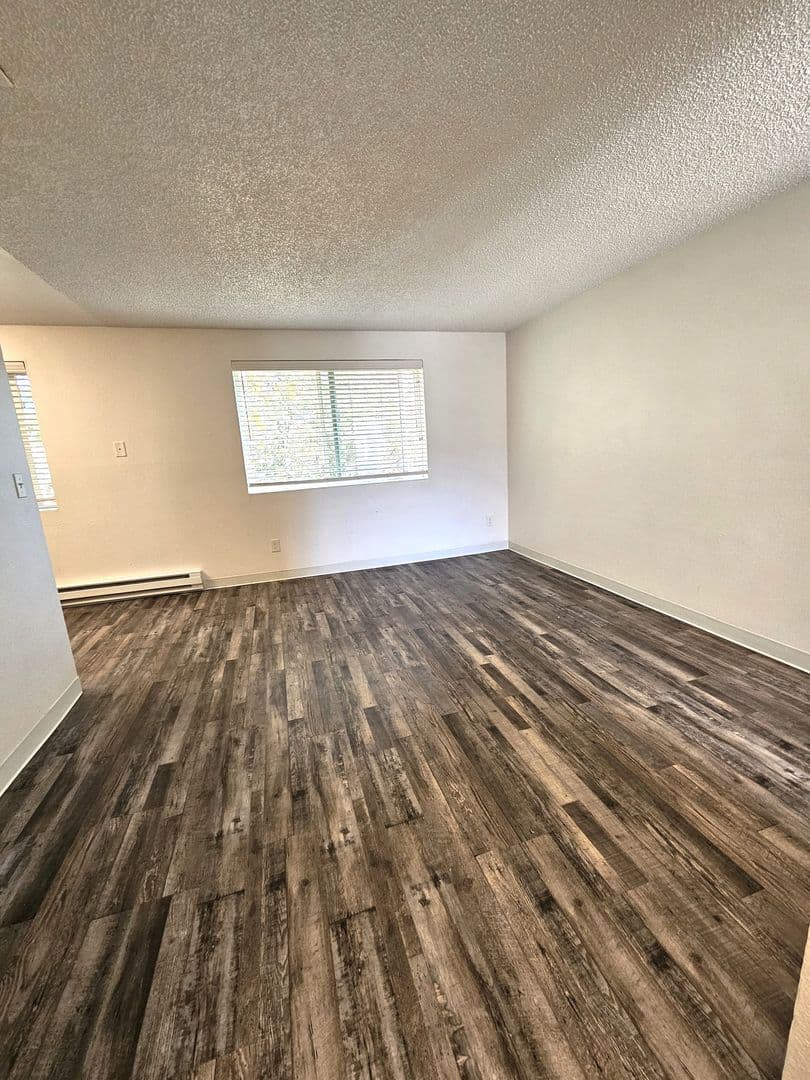 Lakewood Apartment: 3418 90th St S