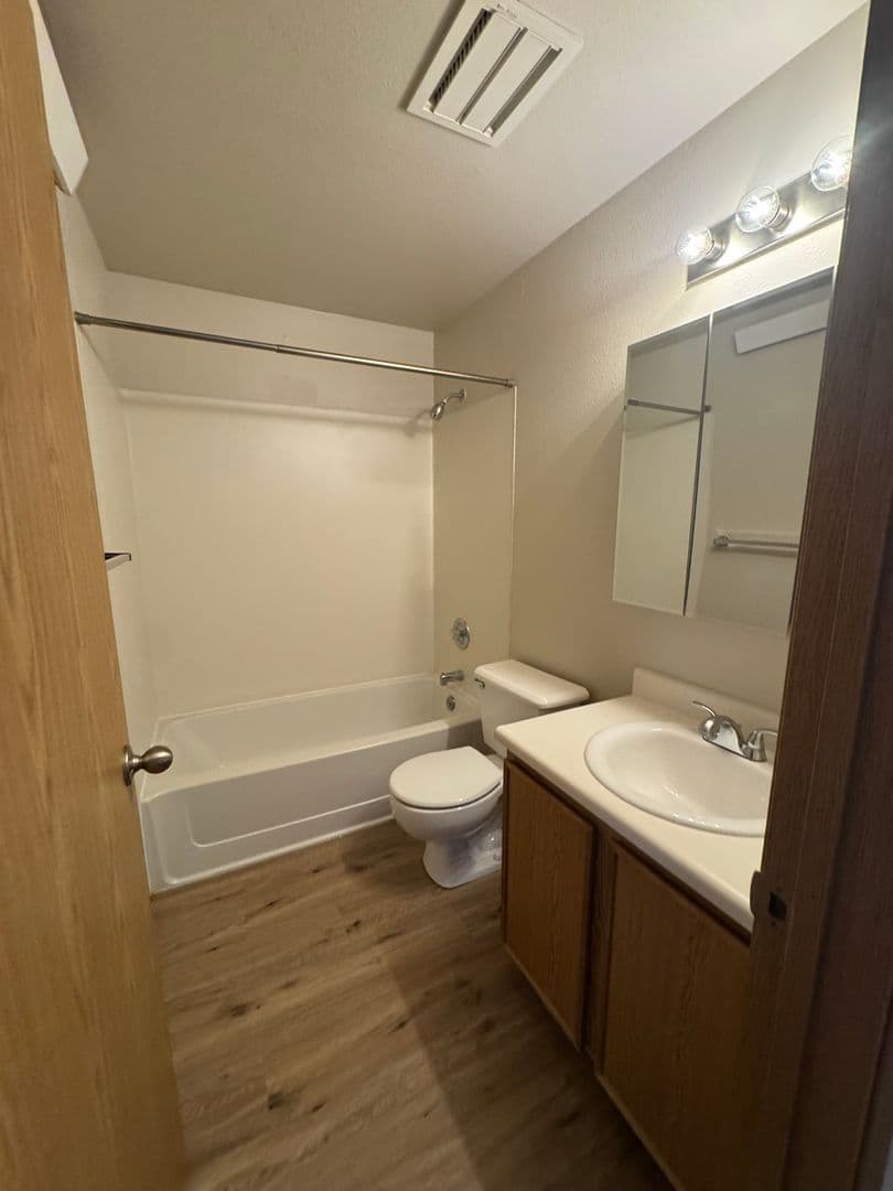 Lakewood Apartment: 8720 58th Ave SW