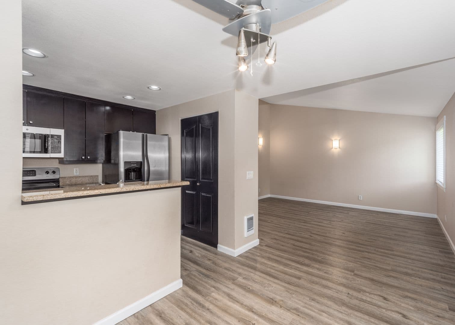 Gig Harbor Apartment: 2215 47th St NW