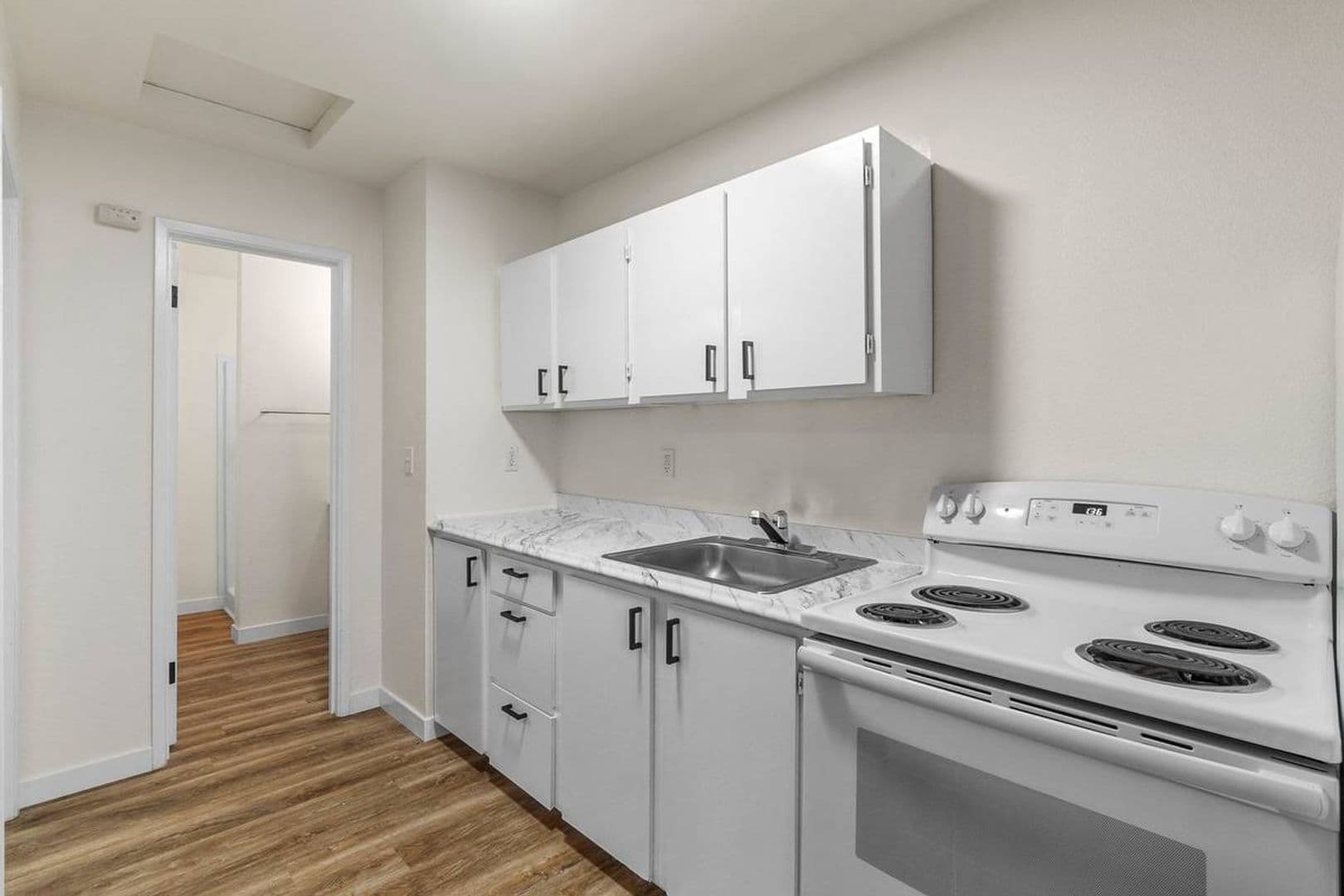 Olympia Apartment: 7917 Martin Way E