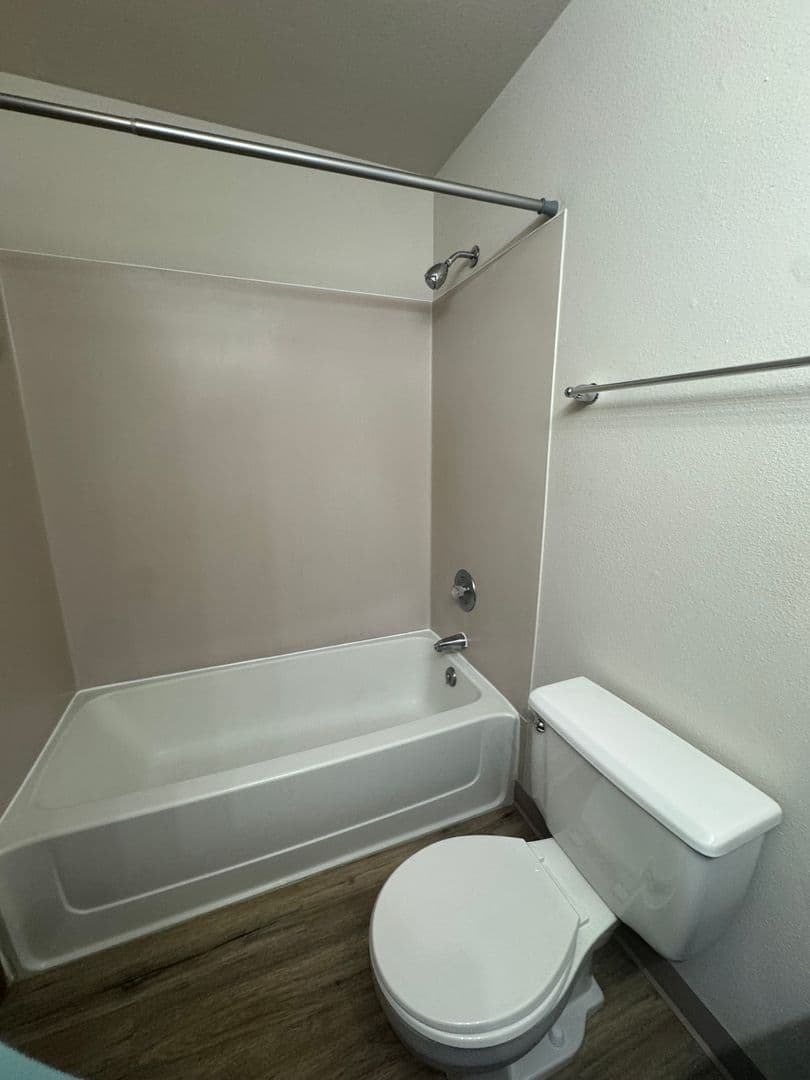 Lakewood Apartment: 8720 58th Ave SW