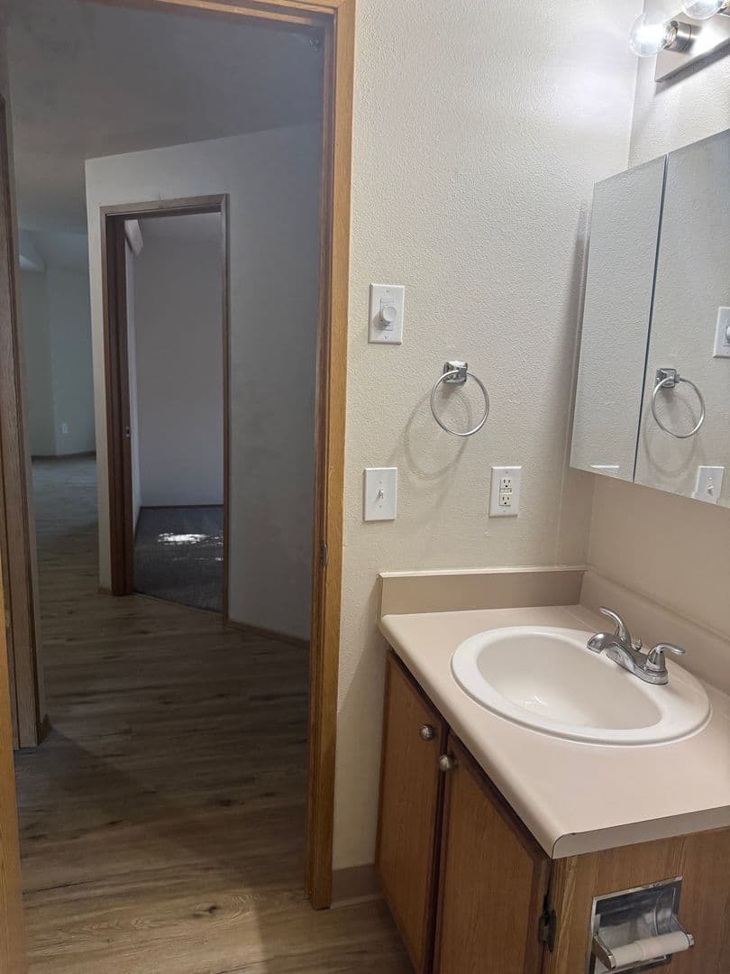 Lakewood Apartment: 8720 58th Ave SW