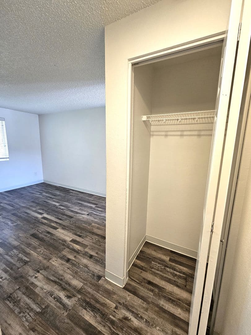 Lakewood Apartment: 3418 90th St S