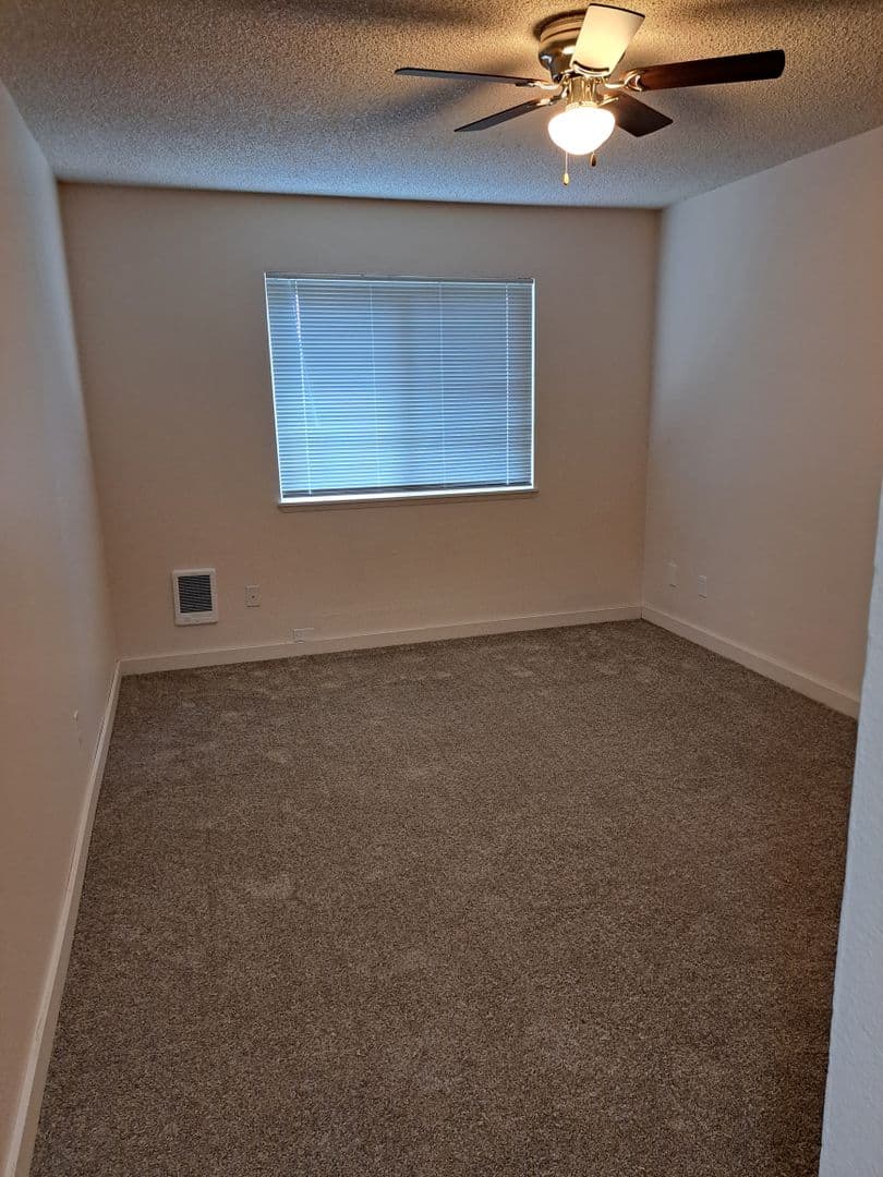 Tacoma Apartment: 5716 N 33rd Street