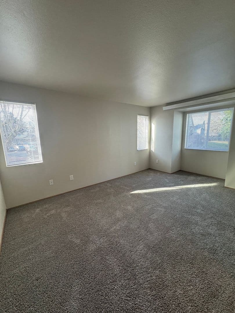 Lakewood Apartment: 8720 58th Ave SW