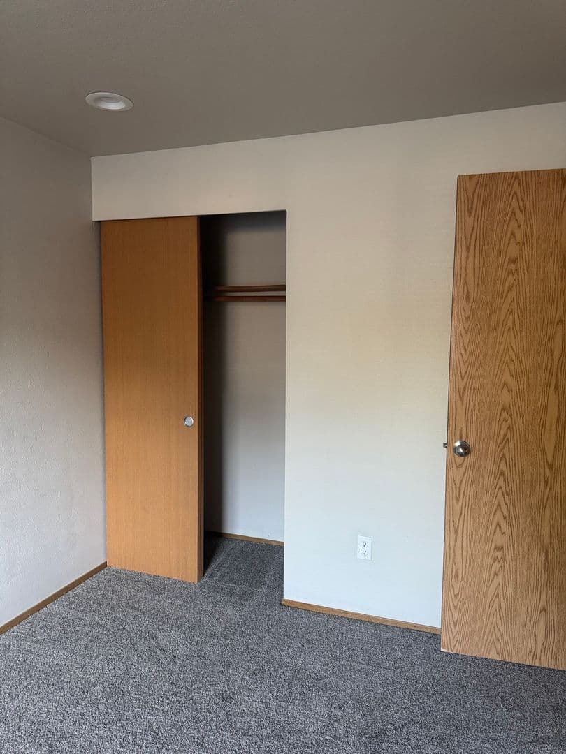 Lakewood Apartment: 8720 58th Ave SW