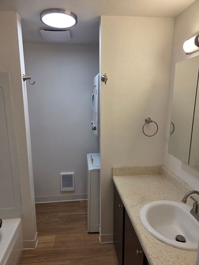 Lakewood Apartment: 6424 Mount Tacoma Dr SW