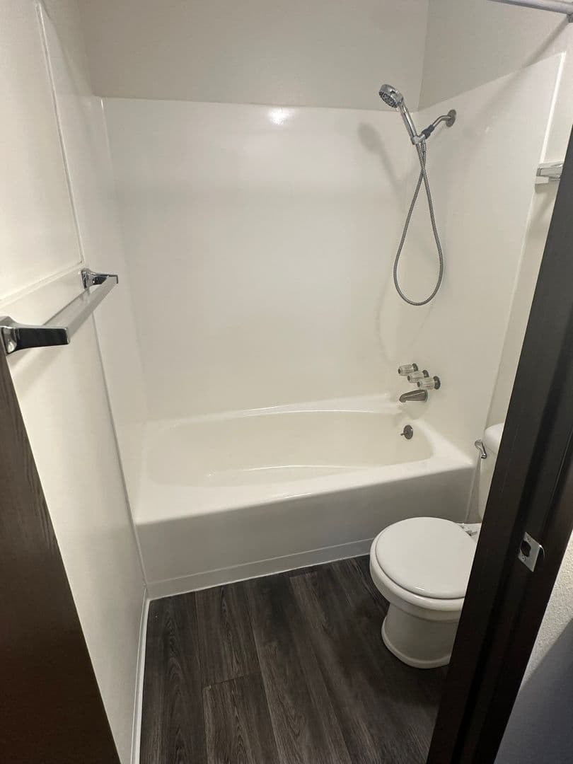 Steilacoom Apartment: 3022 Steilacoom Blvd SW