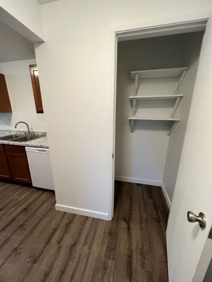 Olympia Apartment: 210 Bethel Street NE
