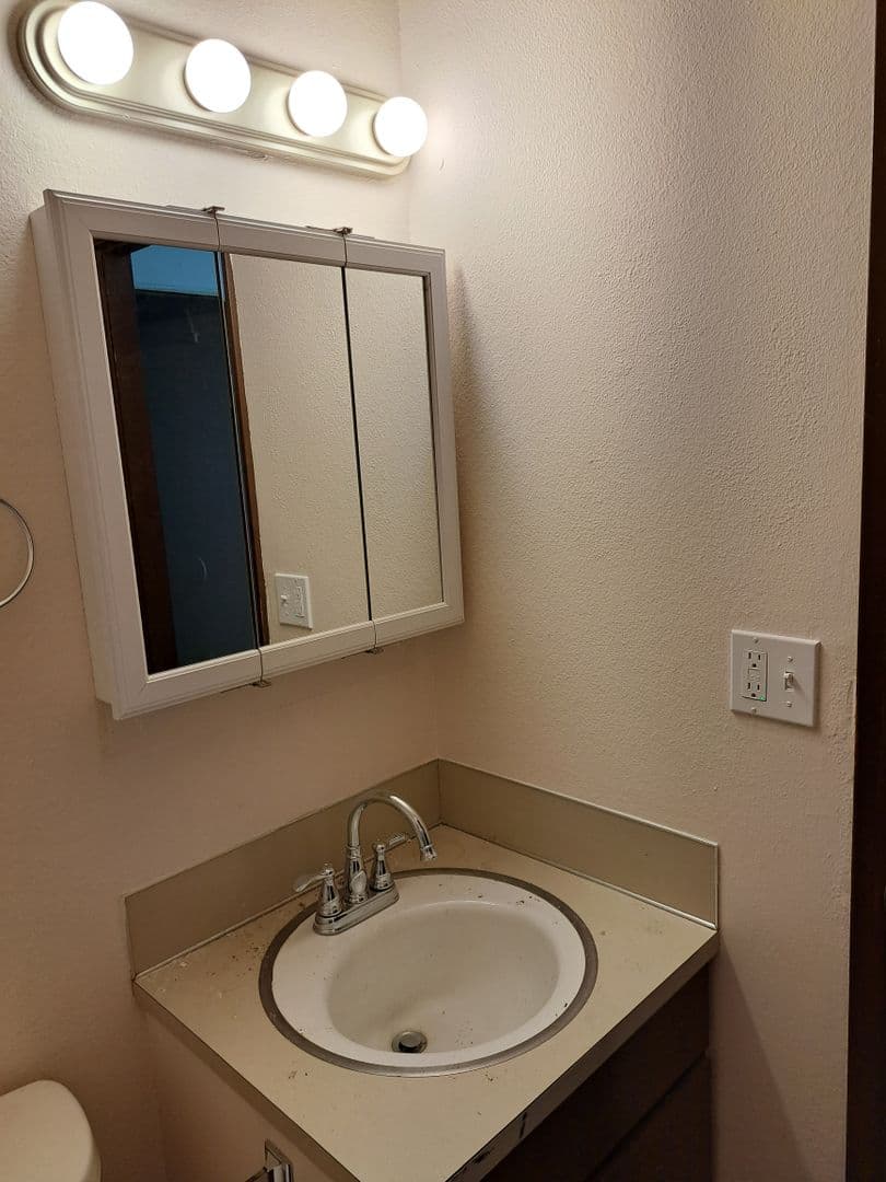 Tacoma Apartment: 5716 N 33rd Street