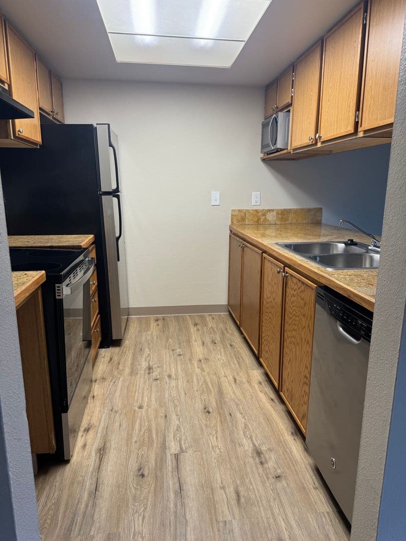 Lakewood Apartment: 8720 58th Ave SW