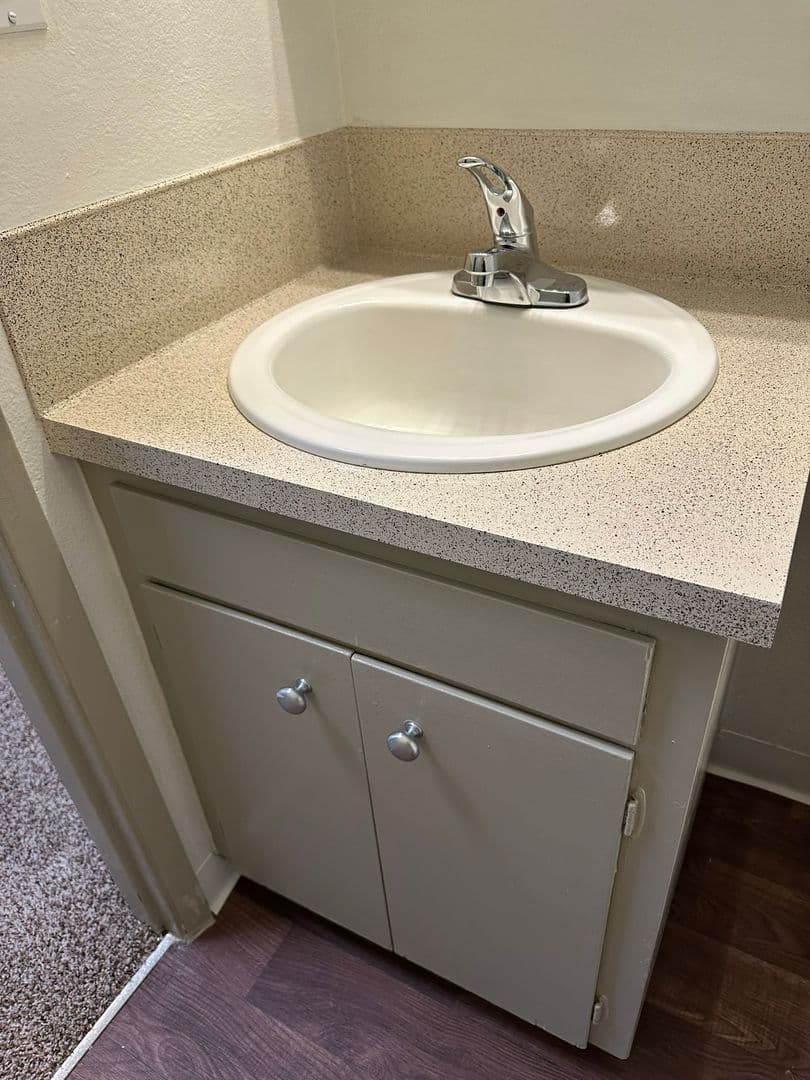 Steilacoom Apartment: 3012 Steilacoom Blvd