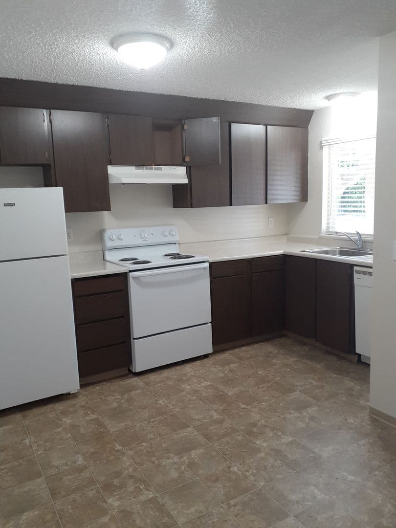 Tacoma Apartment: 301 S 84th Street