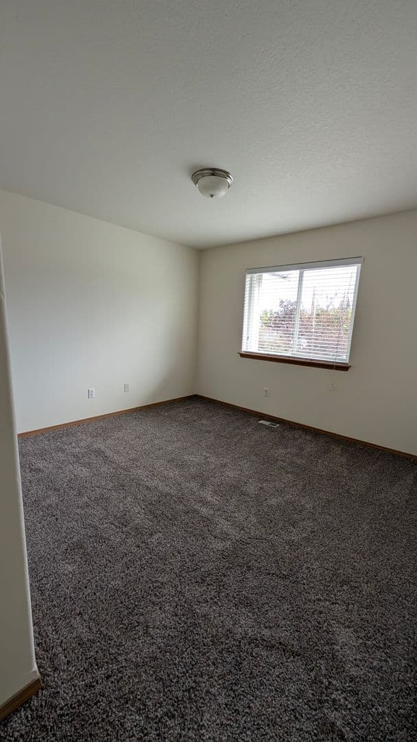 Puyallup Apartment: 508 10th Street SE