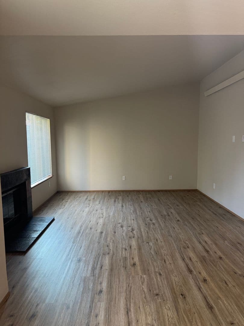 Lakewood Apartment: 8720 58th Ave SW