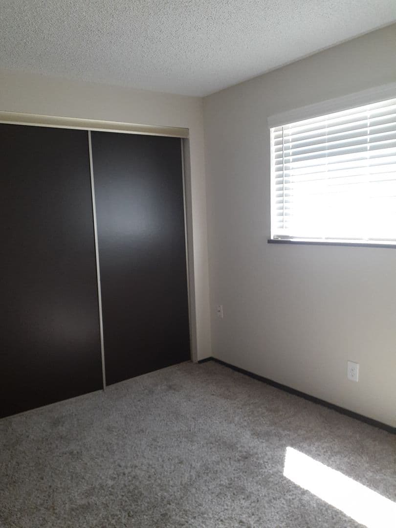 Tacoma Apartment: 301 S 84th Street
