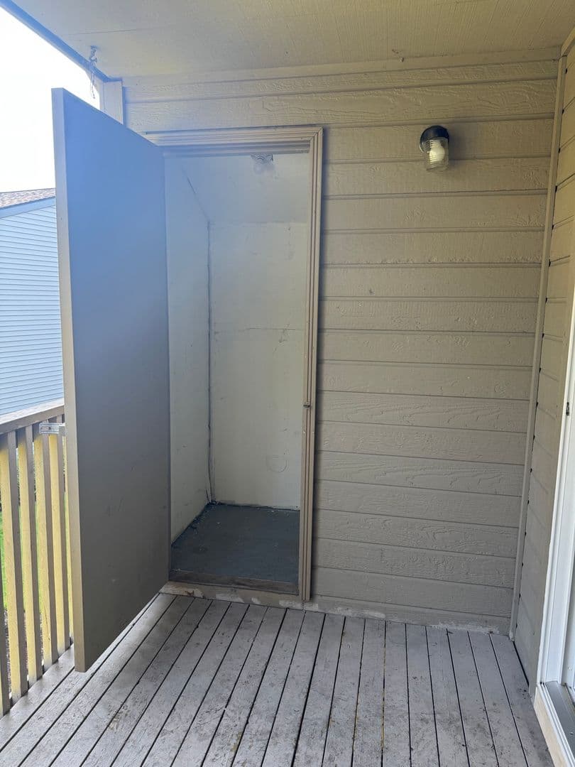 Lakewood Apartment: 8720 58th Ave SW