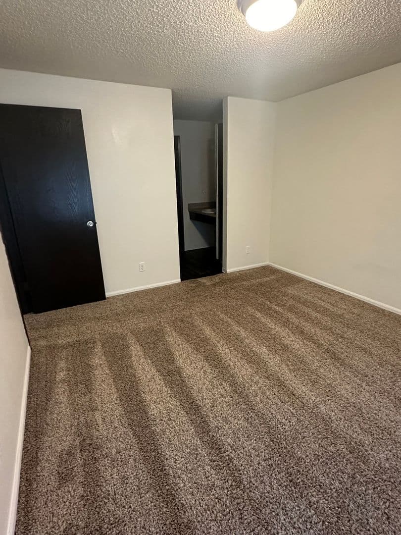Steilacoom Apartment: 3022 Steilacoom Blvd SW