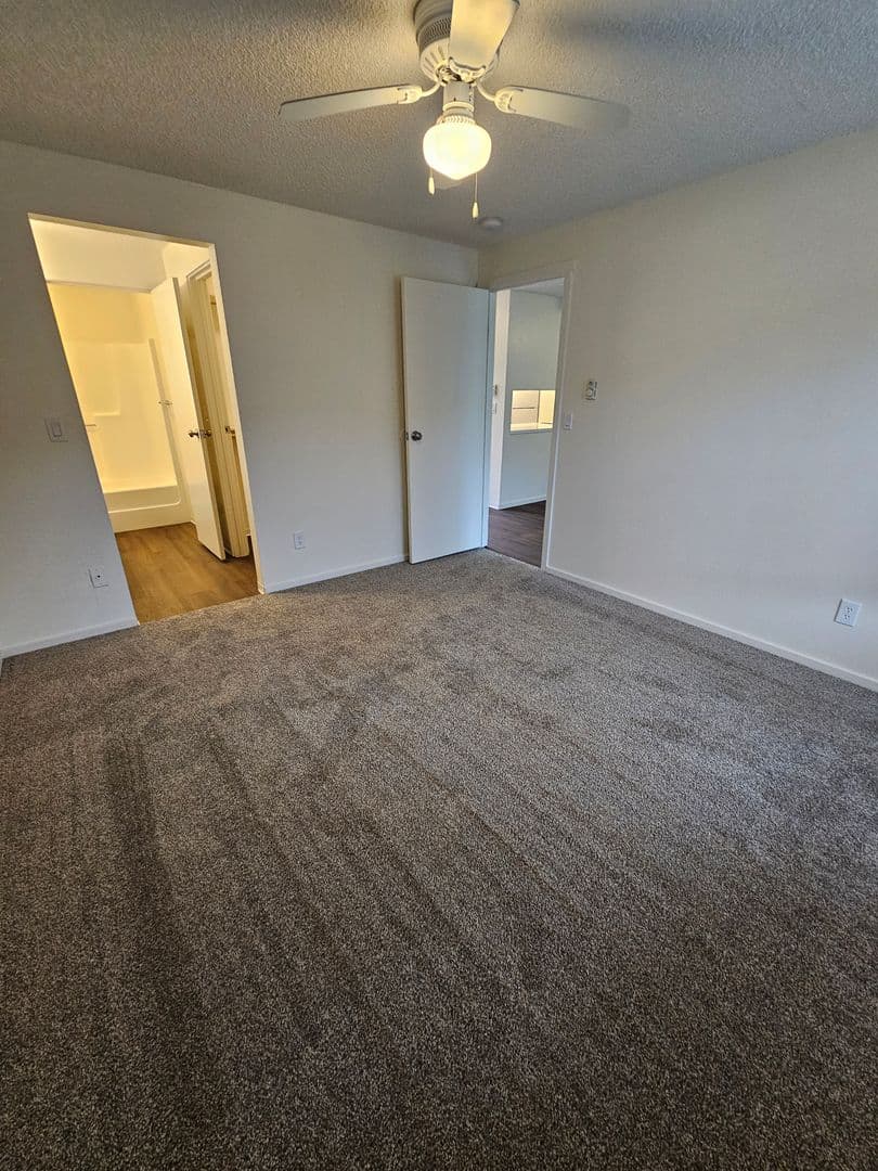 Lakewood Apartment: 7427 Lakewood Dr W