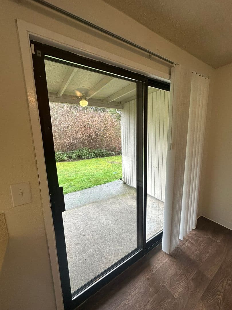 Steilacoom Apartment: 3012 Steilacoom Blvd