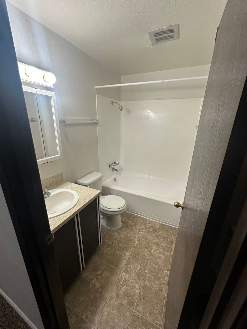 Steilacoom Apartment: 3022 Steilacoom Blvd SW