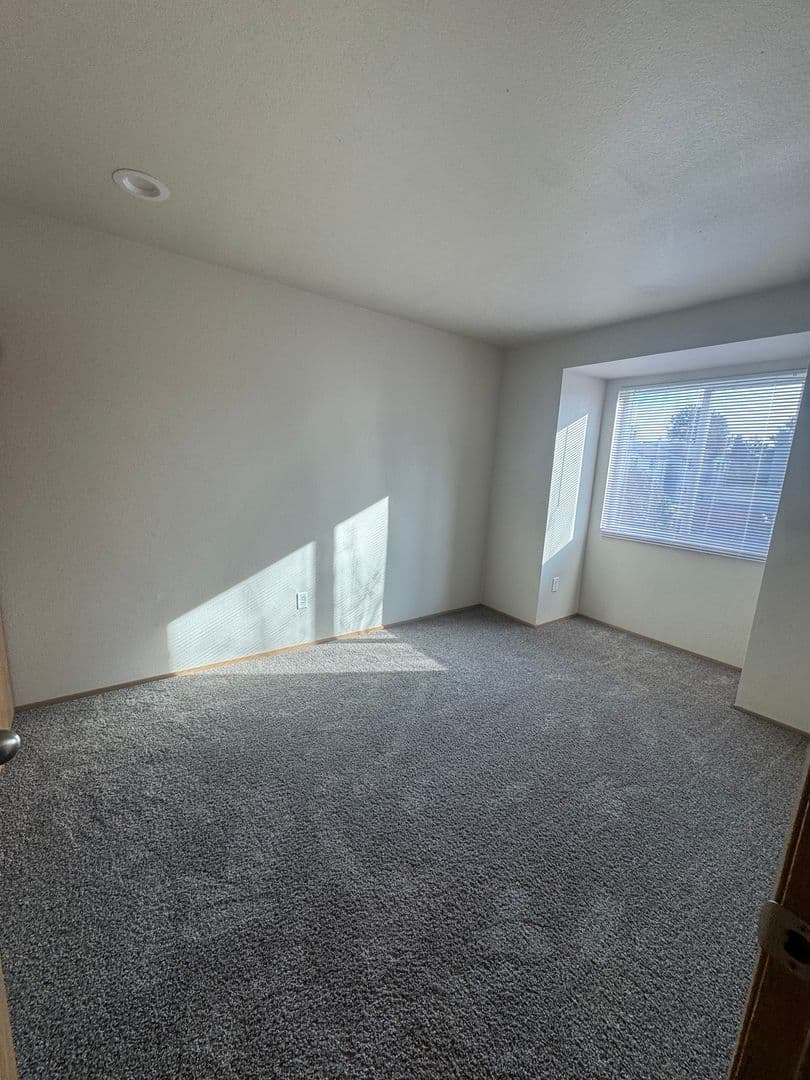 Lakewood Apartment: 8720 58th Ave SW