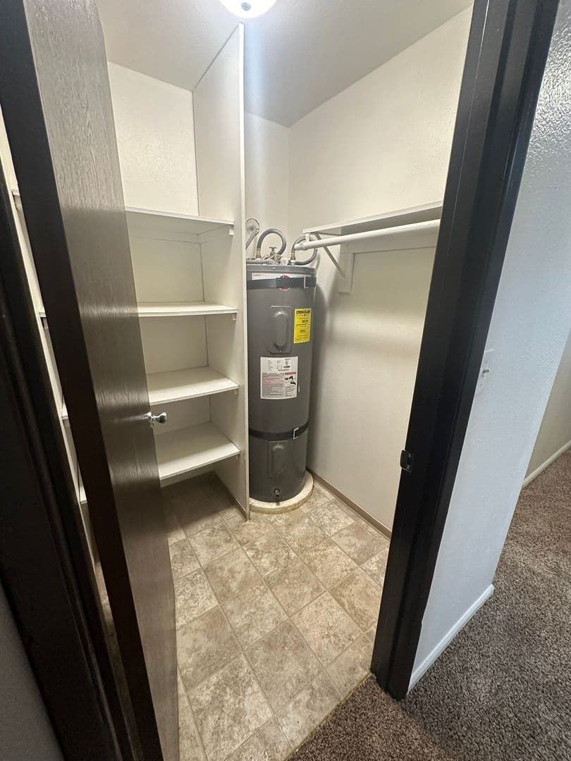 Steilacoom Apartment: 3022 Steilacoom Blvd SW