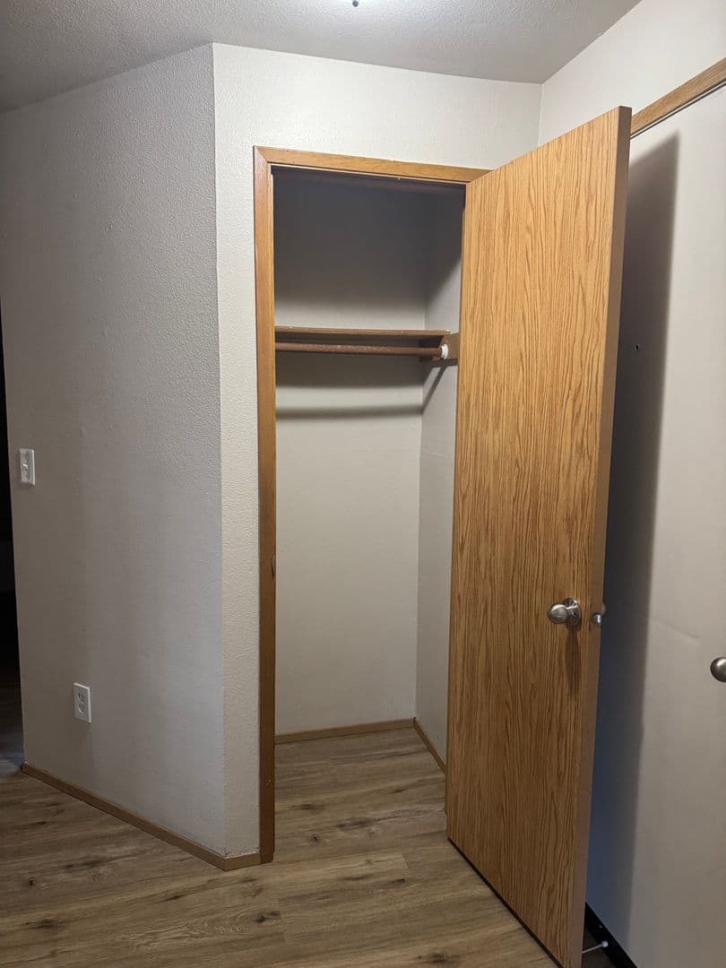 Lakewood Apartment: 8720 58th Ave SW