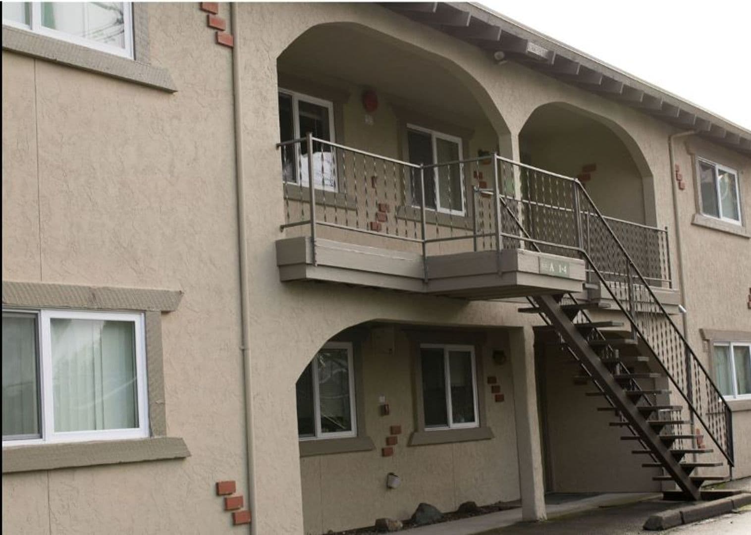 Tacoma Apartment: 301 S 84th Street