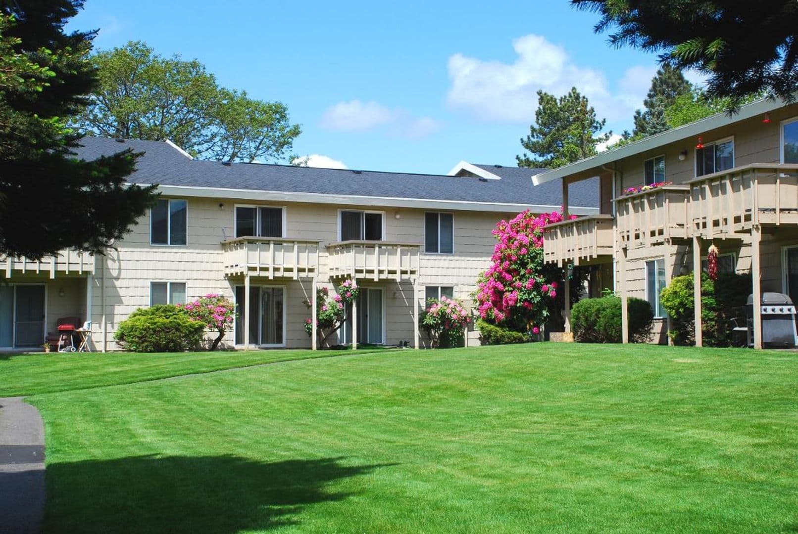 Steilacoom Apartment: 3022 Steilacoom Blvd SW