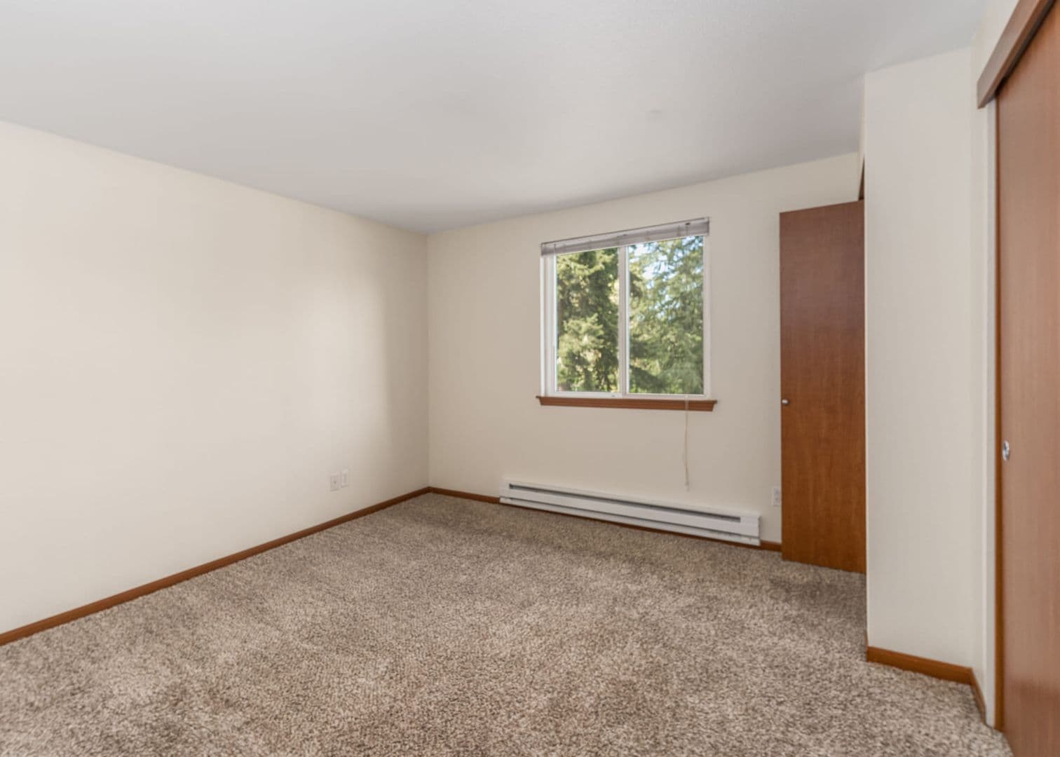 Steilacoom Apartment: 2504 Woods Dr