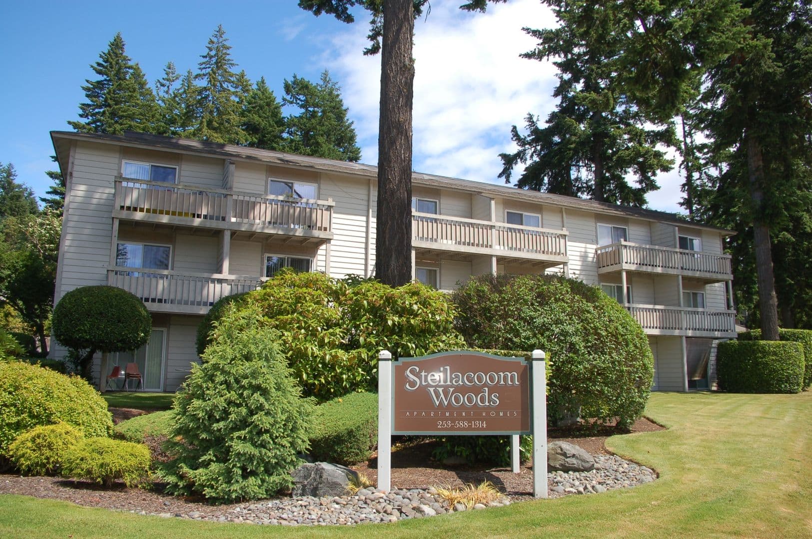 Steilacoom Apartment: 2504 Woods Dr