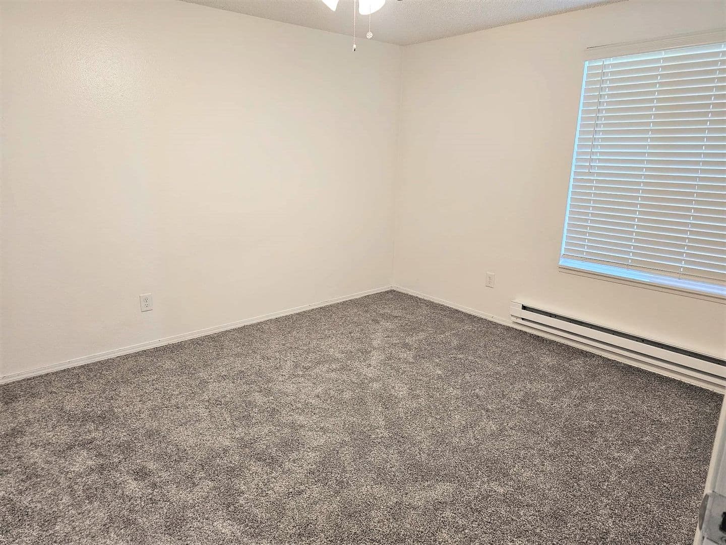 Lakewood Apartment: 7427 Lakewood Dr W