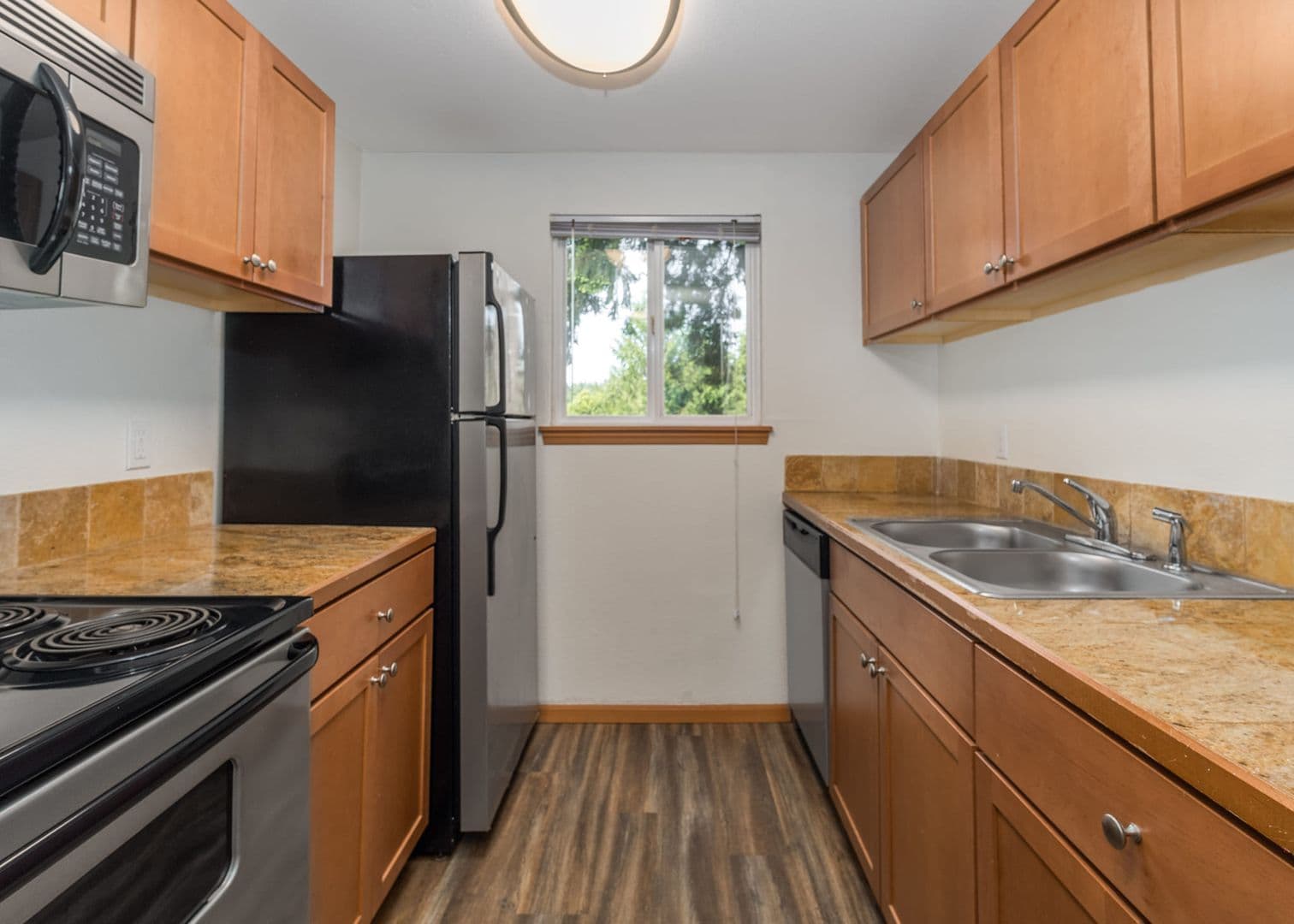 Steilacoom Apartment: 2504 Woods Dr