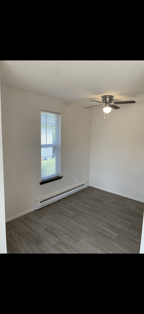 Puyallup Apartment: 1218 West Main