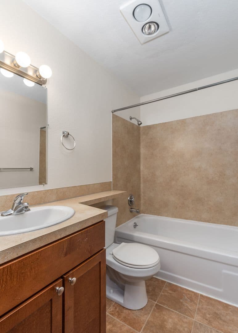 Steilacoom Apartment: 2504 Woods Dr